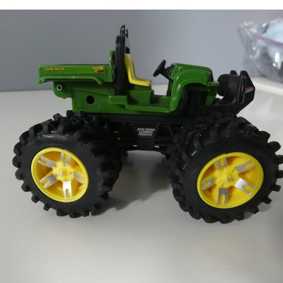 John Deer Gator Toy Monster Wheels Diecast Tilt Back Licensed Product - Picture 2 of 5